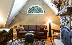 Harvey House Bed & Breakfast